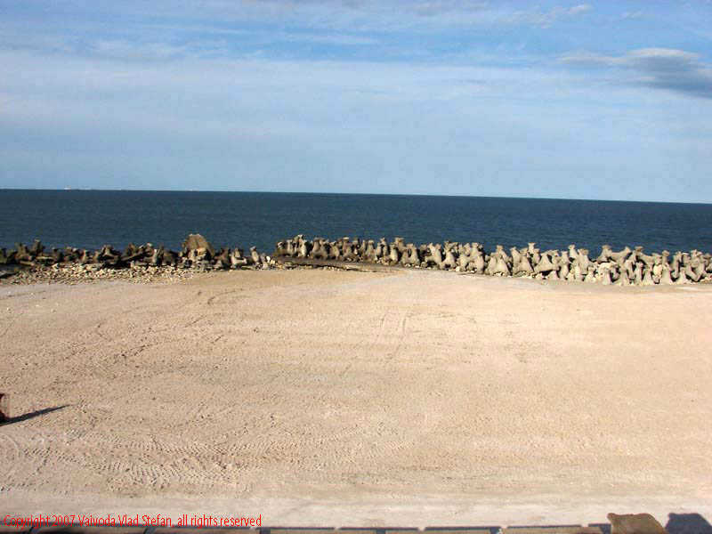 Vaivoda Vlad fotograf in Romania nisip orizont maritim Plaja stabilopozi Marea Neagra Eforie Sud 2007