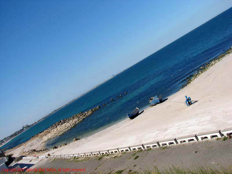 Vaivoda Vlad fotograf in Romania nisip panorama barci mal diagonala orizont maritim Plaja Marea Neagra si barci la mal Eforie Sud 2007