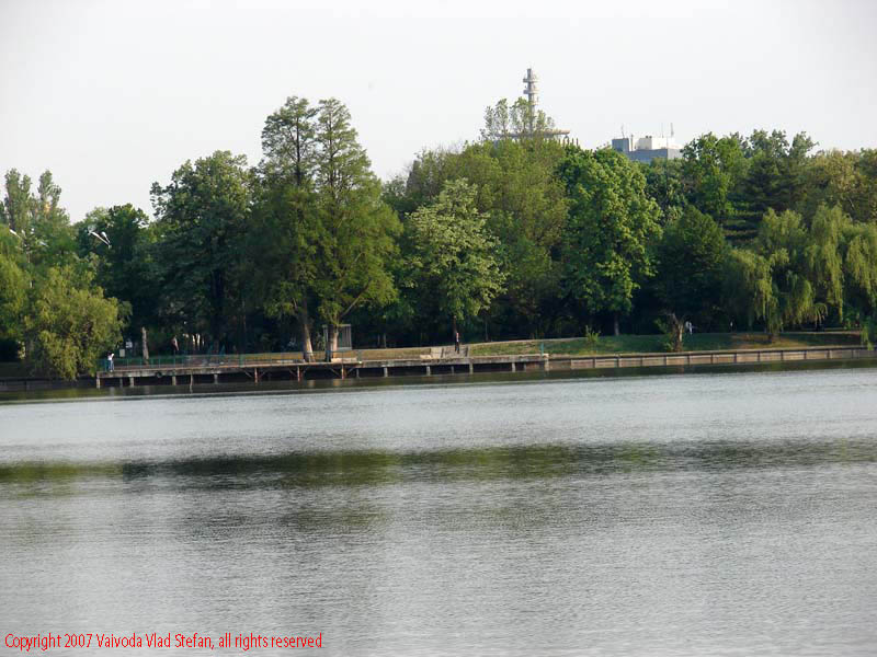 Vaivoda Vlad Stefan - fotograf in Romania panorama din Parcul Herastrau spre Piata Charles de Gaulle 2007 Bucuresti