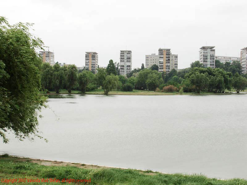 Vaivoda Vlad Stefan - fotograf in Romania panorama copaci salcie plop lac blocuri Parcul Alexandru Ioan Cuza fost Titan Bucuresti 2007