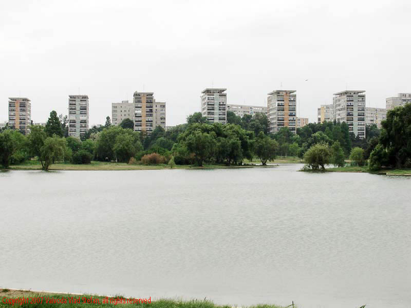 Vaivoda Vlad Stefan - fotograf in Romania panorama copaci lac blocuri Parcul Alexandru Ioan Cuza fost Titan Bucuresti 2007