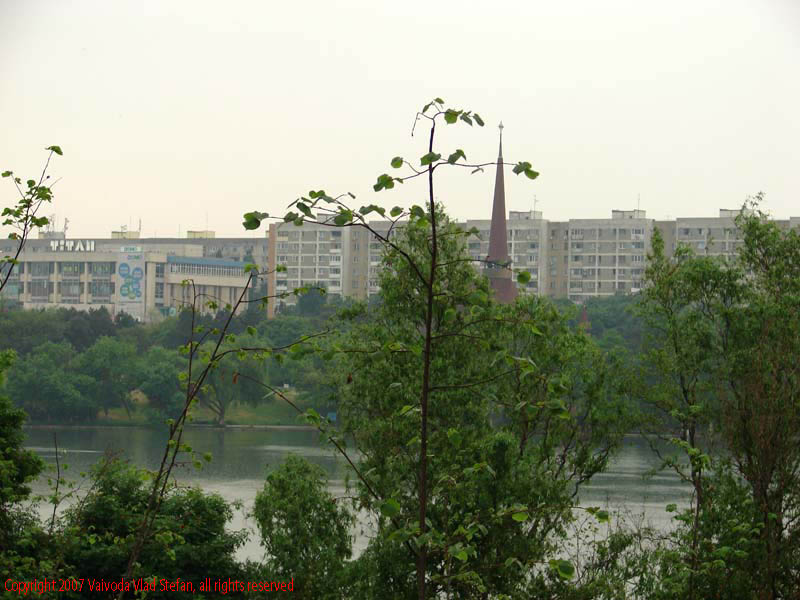 Vaivoda Vlad Stefan - fotograf in Romania panorama copaci lac blocuri Parcul Alexandru Ioan Cuza fost Titan Bucuresti 2007 Biserica Pogorarea Sfantului Duh magazin Titan