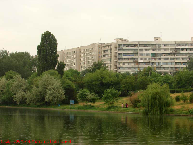 Vaivoda Vlad Stefan - fotograf in Romania panorama spre strada Liviu Rebreanu copaci lac blocuri Parcul Alexandru Ioan Cuza fost Titan Bucuresti 2007