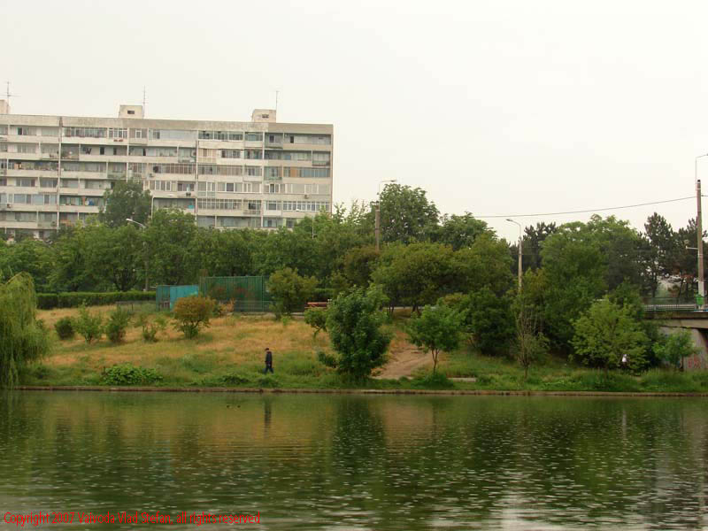Vaivoda Vlad Stefan - fotograf in Romania panorama spre strada Liviu Rebreanu copaci lac blocuri Parcul Alexandru Ioan Cuza fost Titan Bucuresti 2007