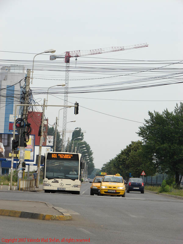 Vaivoda Vlad Stefan fotograf in Romania campus Regie intersectie soseaua Grozavesti Splaiul Independentei Bucuresti 2007 autobuz RATB 601 taxi galben citaro semafor