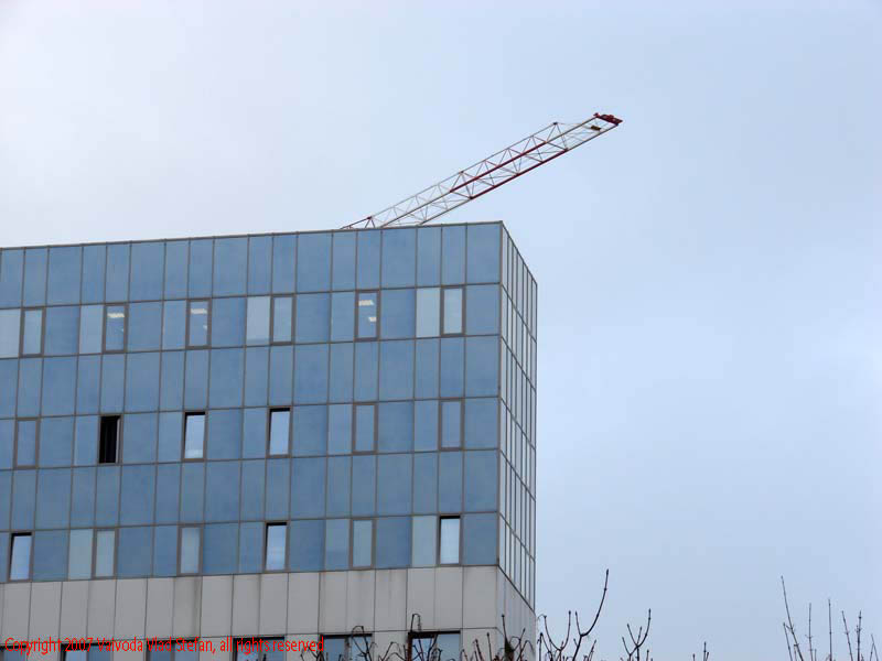 Vaivoda Vlad Stefan fotograf in Romania macara cladire sticla Unicredit Tiriac Splaiul Unirii 2007
