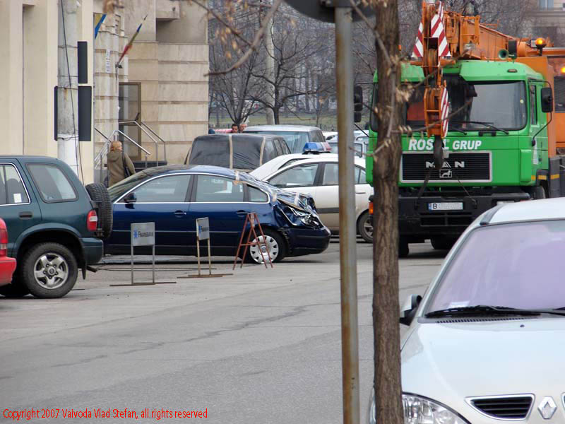 Vaivoda Vlad Stefan fotograf in Romania Dambovita masini automobil avariat ROSAL macara prabusita schelet metalic Splaiul Unirii 2007 Bucuresti