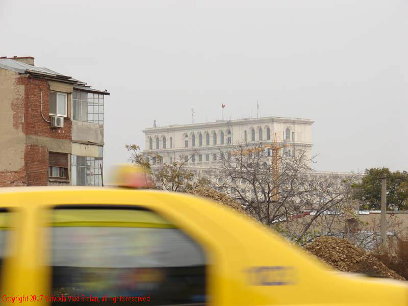 Vaivoda Vlad Stefan fotograf in Romania perspectiva de pe Bulevardul Tudor Vladimirescu spre Palatul Parlamentului Casa Poporului 2007 Bucuresti