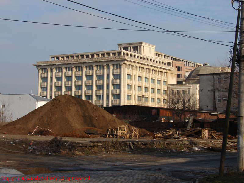 Vaivoda Vlad Stefan fotograf in Romania perspectiva fotografie pe strada Sabinelor Palatul Parlamentului Casa Poporului moloz constructii Bucuresti 2007