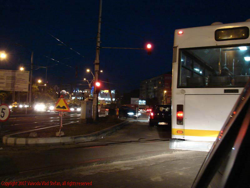 Vaivoda Vlad Stefan fotograf in Romania trafic autobuz RATB noapte lumina faruri Eroii Revolutiei Bucuresti 2007