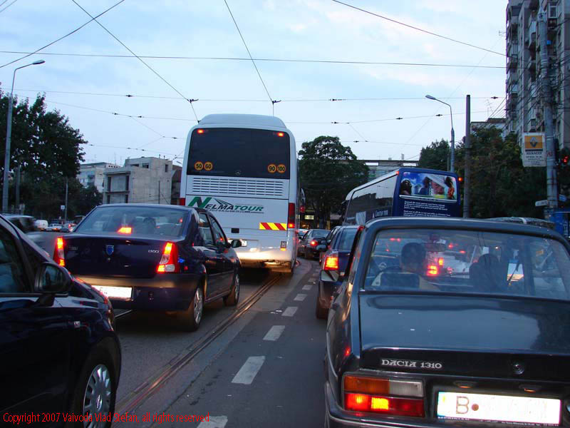 Vaivoda Vlad Stefan fotograf in Romania trafic auto aglomeratie Calea Serban Voda bara la bara Bucuresti 2007