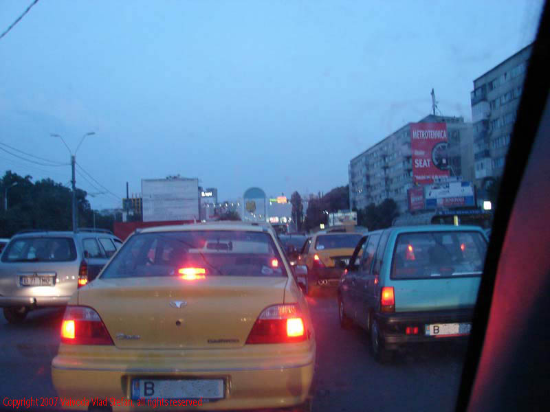 Vaivoda Vlad Stefan fotograf in Romania trafic auto aglomeratie Calea Serban Voda bara la bara Eroii Revolutiei Bucuresti 2007