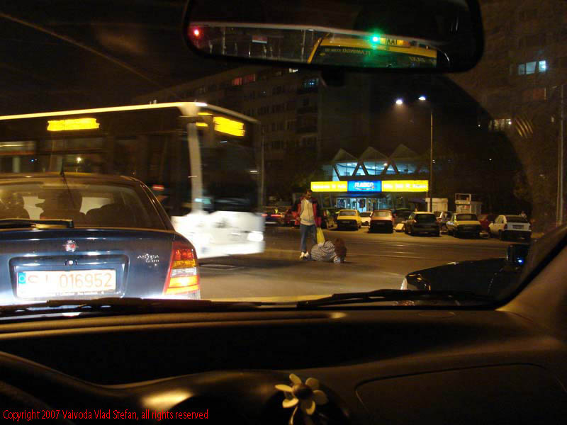 Vaivoda Vlad Stefan fotograf in Romania noapte oras lumini nocturne trafic parbriz Eroii Revolutiei RATB Bucuresti 2007