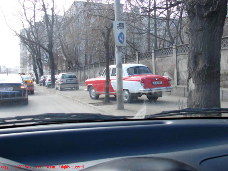 Vaivoda Vlad Stefan fotograf in Romania strada Traian Bucuresti parbriz Volga parcat trotuar 2007