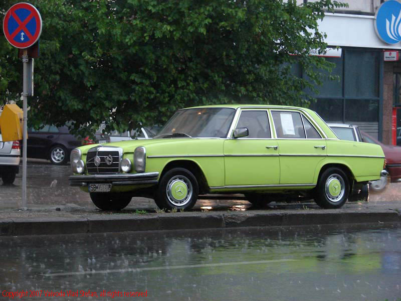 Vaivoda Vlad Stefan fotograf in Romania Mercedes Benz parcat vanzare Nerva Traian ploaie stropi Bucuresti 2007