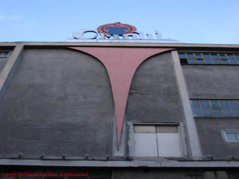 Vaivoda Vlad Stefan fotograf in Romania fatada fabrica de textile Crinul Nerva Traian Bucuresti 2007