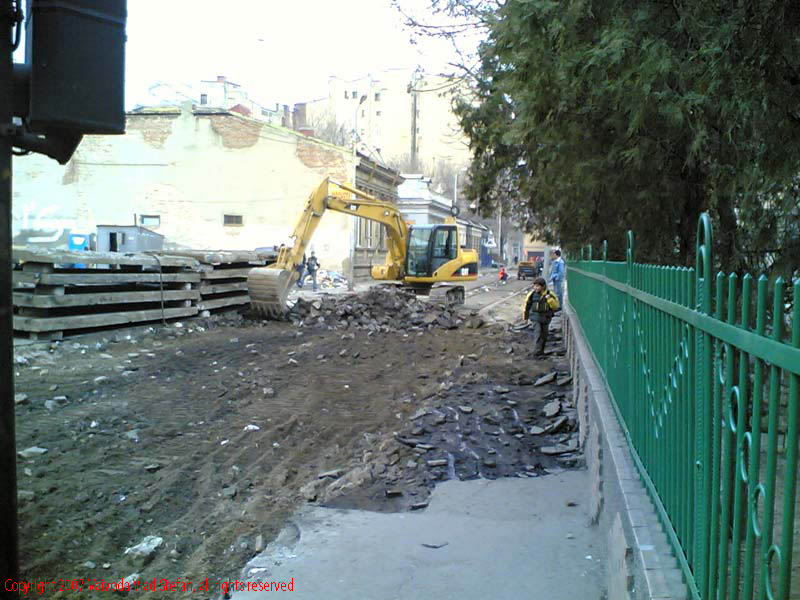 Vaivoda Vlad Stefan fotograf in Romania lucrari modernizari carosabil sosea Calea Mosilor sector 3 Administratia Finantelor Publice persoane juridice grad verde excavator Bucuresti 2007