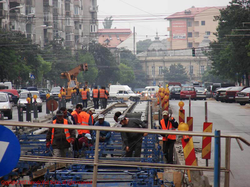 Vaivoda Vlad Stefan fotograf in Romania cladiri muncitori sine tramvai lucrari carosabil Calea Mosilor spre Bulevardul Carol Mihai Eminescu Bucuresti 2007