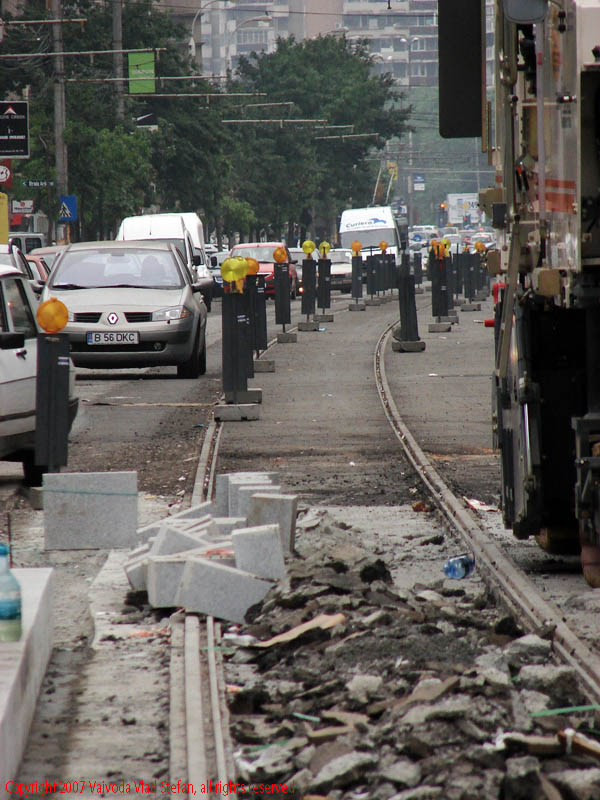 Vaivoda Vlad Stefan fotograf in Romania blocuri asfalt sine lucrari carosabil scuar tramvai Calea Mosilor Bucuresti 2007