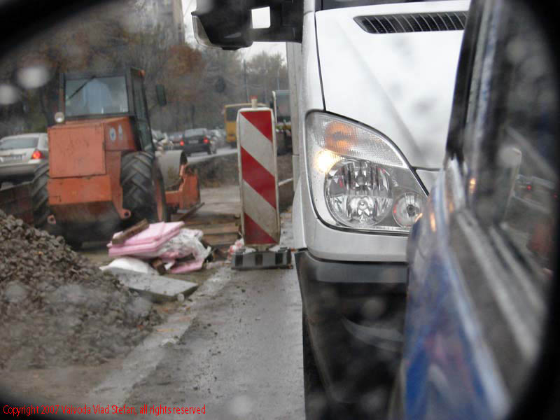 Vaivoda Vlad Stefan fotograf in Romania oglinda retrovizoare Matiz stropi soseaua Oltenitei sector 4 Bucuresti 2007