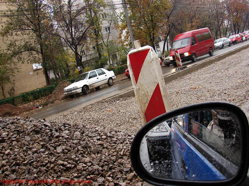 Vaivoda Vlad Stefan fotograf in Romania oglinda retrovizoare Matiz soseaua Oltenitei lucrari carosabil linie sine tramvai sector 4 Bucuresti 2007