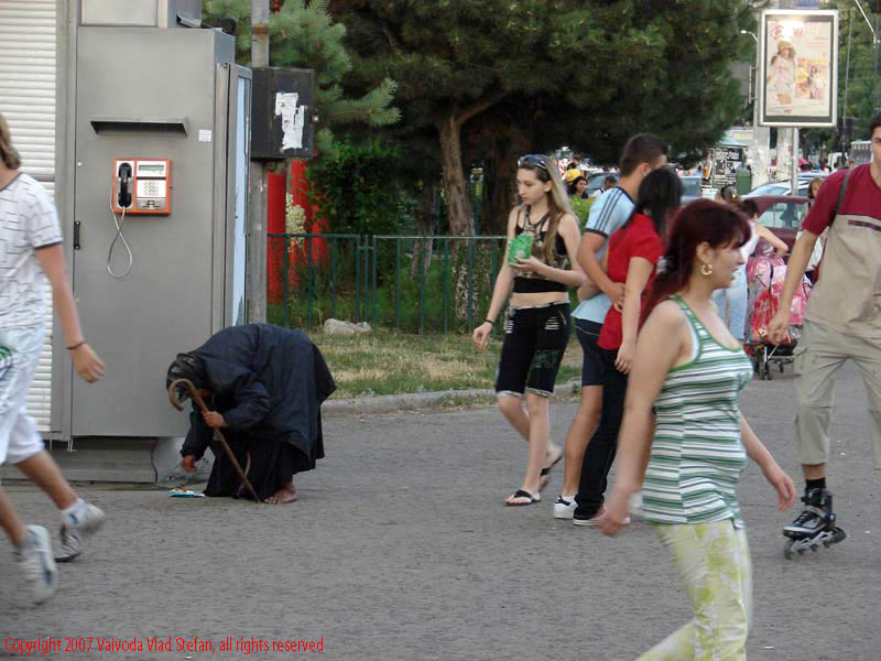 Vaivoda Vlad Stefan fotograf in Romania metrou Brancoveanu chiosc ziare Soseaua Oltenitei sector 4 Bucuresti 2007