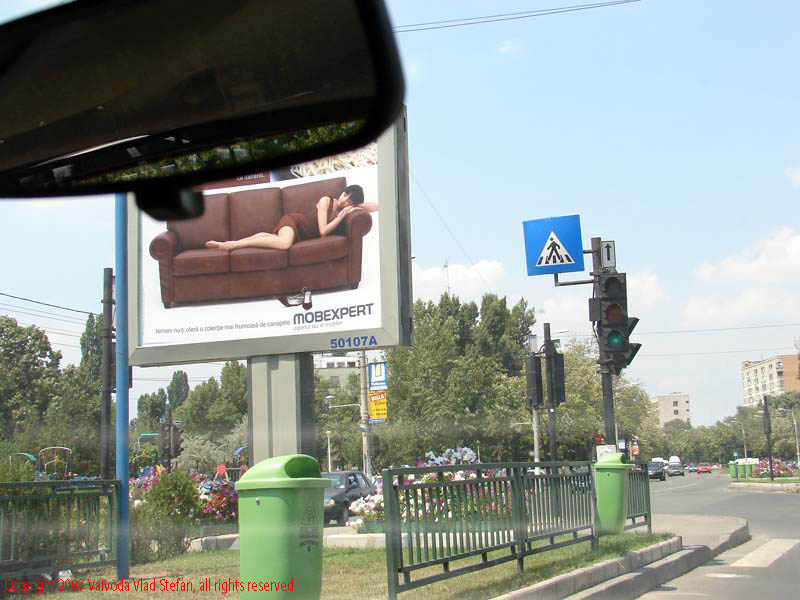Vaivoda Vlad Stefan fotograf in Romania trafic circulatie Bulevardul Nicolae Grigorescu Bucuresti 2007 cer albastru vara
