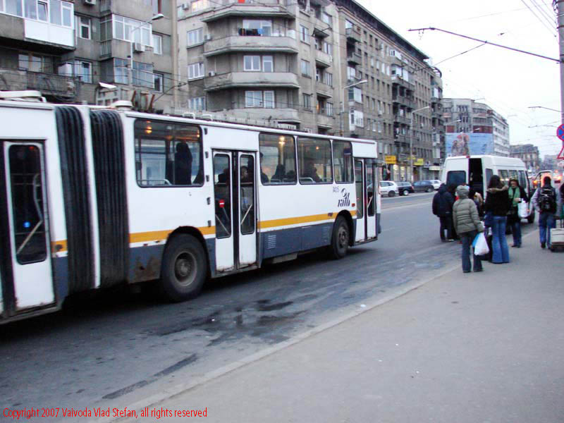 Vaivoda Vlad Stefan fotograf in Romania RATB troleu 97 Calea Grivitei Gara de Nord Bucuresti 2007