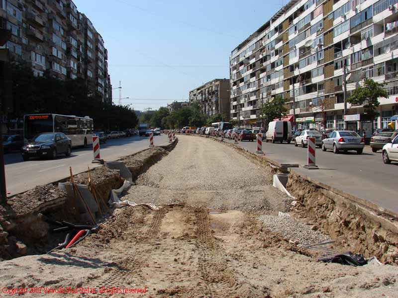Vaivoda Vlad Stefan fotograf in Romania lucrari linie sine tramvai sapaturi excavatii pietris circulatie trafic RATB autobuz strada Stefan cel Mare Bucuresti 2007