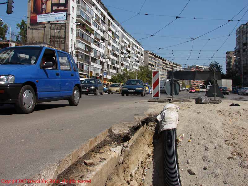 Vaivoda Vlad Stefan fotograf in Romania linie sine tramvai sapaturi excavatii pietris circulatie trafic strada Stefan cel Mare Bucuresti 2007