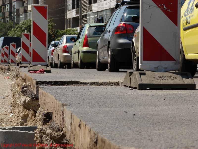 Vaivoda Vlad Stefan fotograf in Romania linie sine tramvai sapaturi excavatii pietris circulatie trafic strada aglomeratie bara la bara Stefan cel Mare Bucuresti 2007