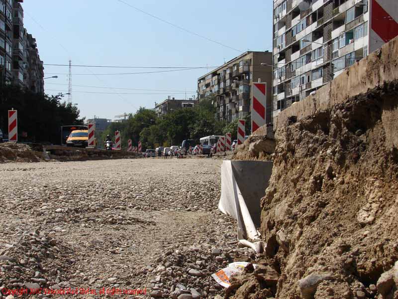 Vaivoda Vlad Stefan fotograf in Romania linie sine tramvai sapaturi excavatii pietris circulatie trafic strada Stefan cel Mare Bucuresti 2007