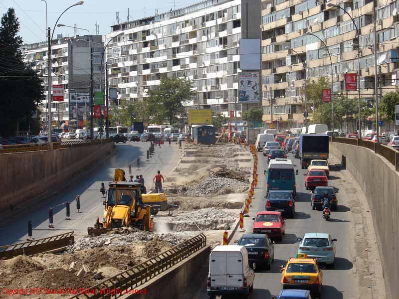 Vaivoda Vlad Stefan fotograf in Romania linie sine tramvai sapaturi excavatii pietris circulatie trafic aglomeratie strada Stefan cel Mare pasaj Bucur Obor Bucuresti 2007