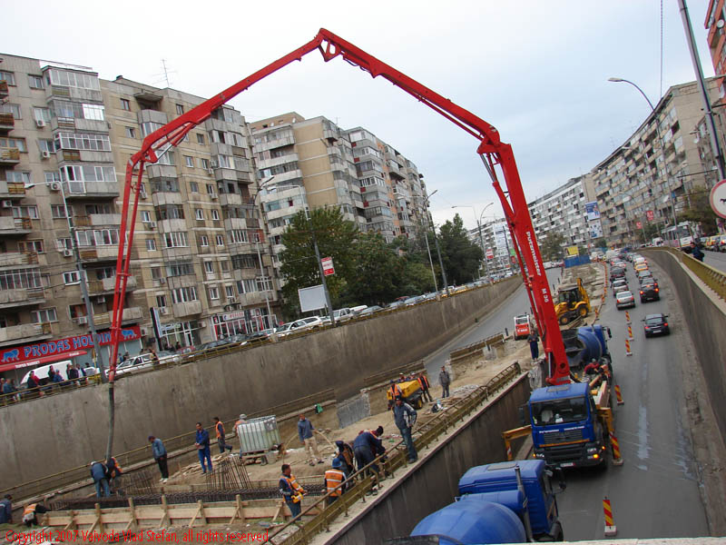 Vaivoda Vlad Stefan fotograf in Romania linie sine tramvai constructii turnat beton betoniera sapaturi excavatii pietris circulatie trafic aglomeratie strada Stefan cel Mare pasaj Bucur Obor Bucuresti 2007