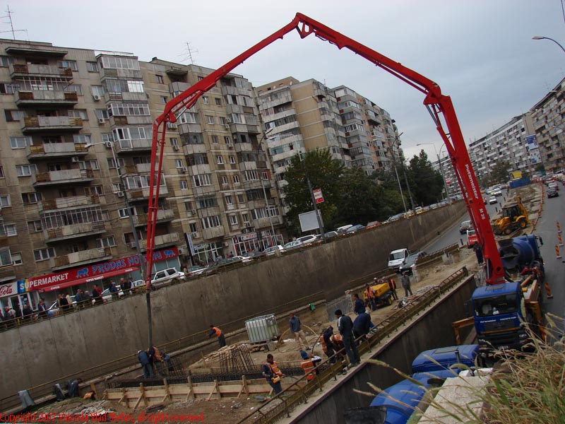 Vaivoda Vlad Stefan fotograf in Romania linie sine tramvai constructii turnat beton betoniera sapaturi excavatii pietris circulatie trafic aglomeratie strada Stefan cel Mare pasaj Bucur Obor Bucuresti 2007