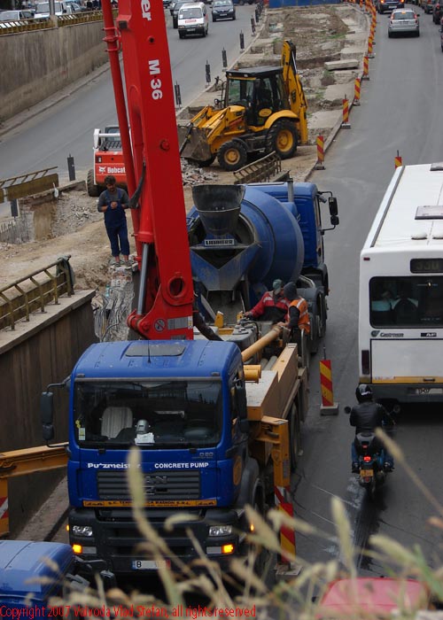 Vaivoda Vlad Stefan fotograf in Romania linie sine tramvai constructii turnat beton betoniera sapaturi excavatii pietris circulatie trafic aglomeratie strada Stefan cel Mare pasaj Bucur Obor Bucuresti 2007