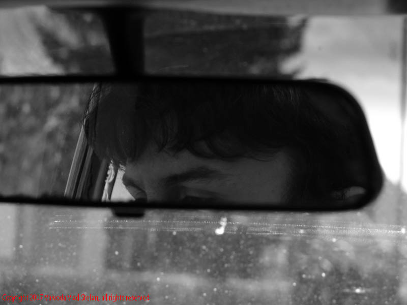 Vaivoda Vlad Stefan fotograf in Romania Sofer in oglinda retrovizoare mercedes strada George Enescu Tg Mures 2007