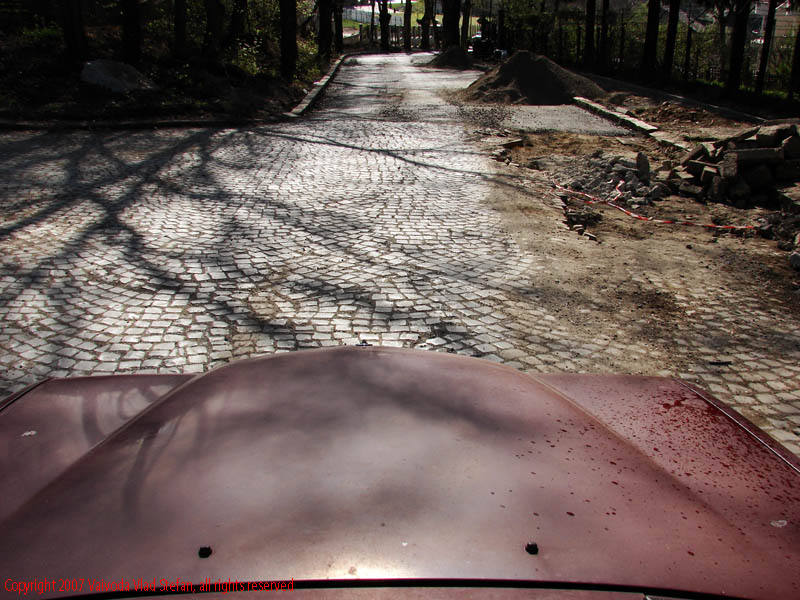Vaivoda Vlad Stefan fotograf in Romania capota mercedes Sosea piatra cubica Platou Cornesti Tg Mures 2007