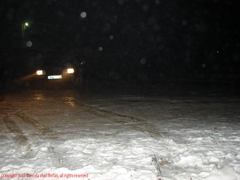 Prin municipiu iarna seara cu masina Tg Mures 2007 Vaivoda Vlad Stefan fotograf in Romania Cristesti zapada