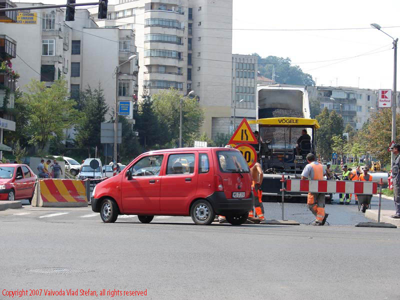 Vaivoda Vlad fotograf in Romania intersectie trafic blocuri locuinte sosea Fortuna Bulevardul Pandurilor Tg Mures 2007