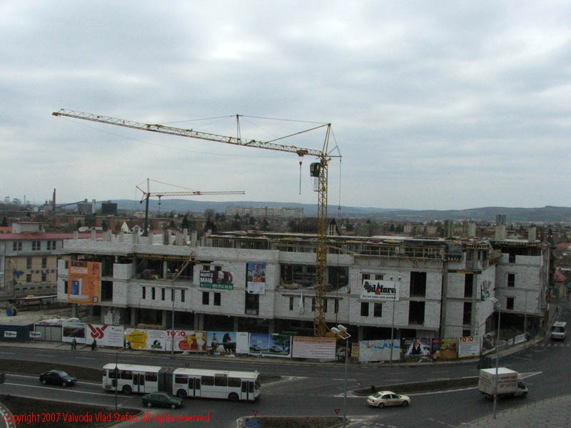Vaivoda Vlad fotograf in Romania lucrari constructie amenajare inaugurare centru complex comercial Mures Mall 2007 macara intersectie santier