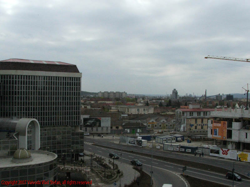 Vaivoda Vlad fotograf in Romania Mures Mall si cladirea BCR banca comerciala romana finante anaf 2007