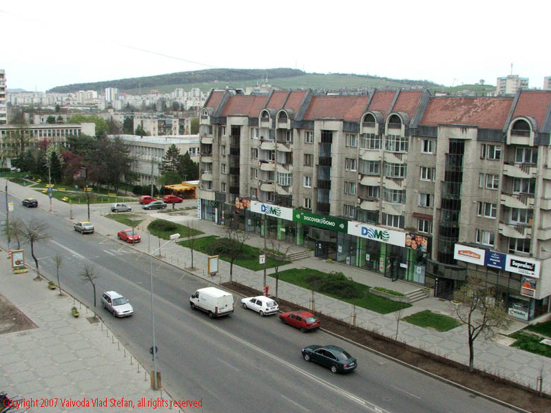 blocuri locuinte cladiri sosea strada Vaivoda Vlad fotograf in Romania Bulevardul 1 Decembrie 1918 Tg Mures 2007