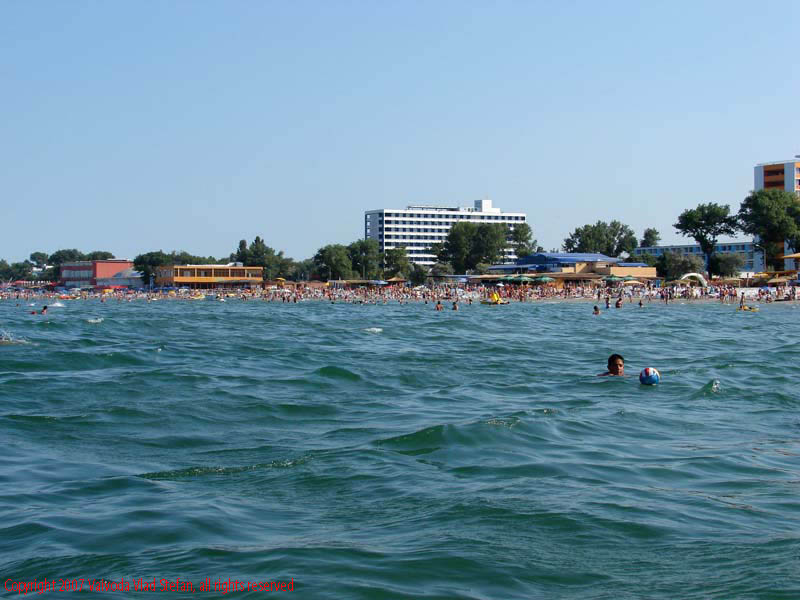 Vaivoda Vlad fotograf in Romania val valuri albastru agrement turism turist litoral vara plaja soare cald baie constanta nisip Marea Neagra Mamaia 2007