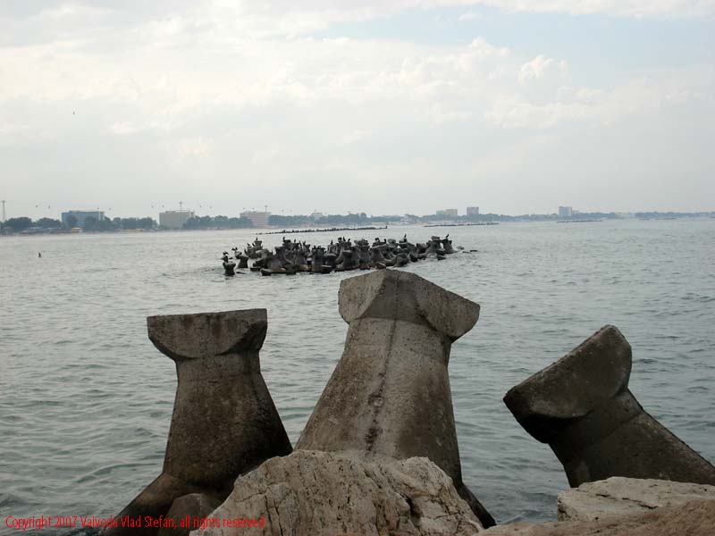 stabilopozi Marea Neagra Mamaia 2007 Constanta Vaivoda Vlad fotograf in Romania turism turist litoral vara mal peisaj natura natural