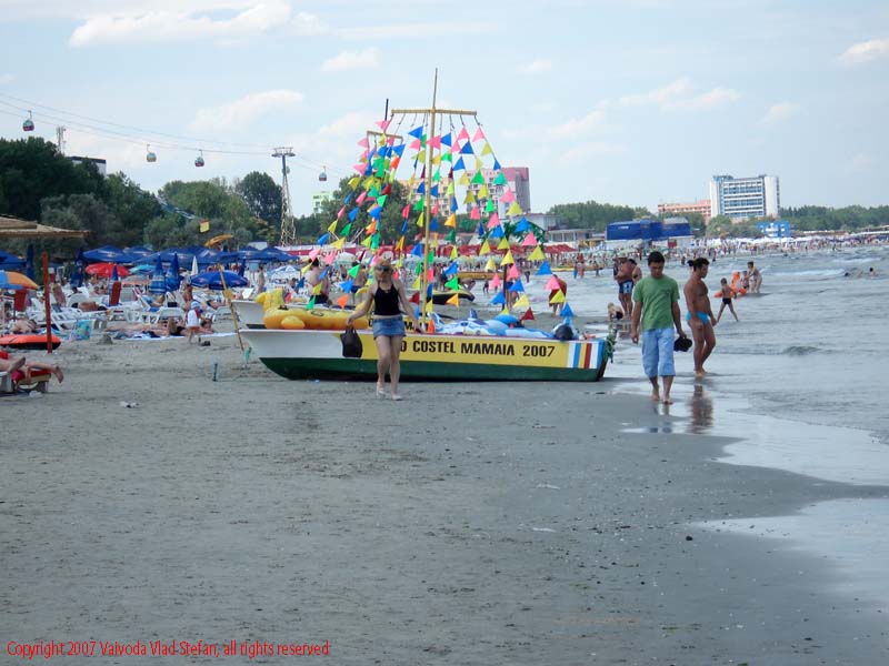Pe plaja Foto Costel Mamaia 2007 Constanta Vaivoda Vlad fotograf in Romania turism turist litoral vara mal peisaj val servicii foto