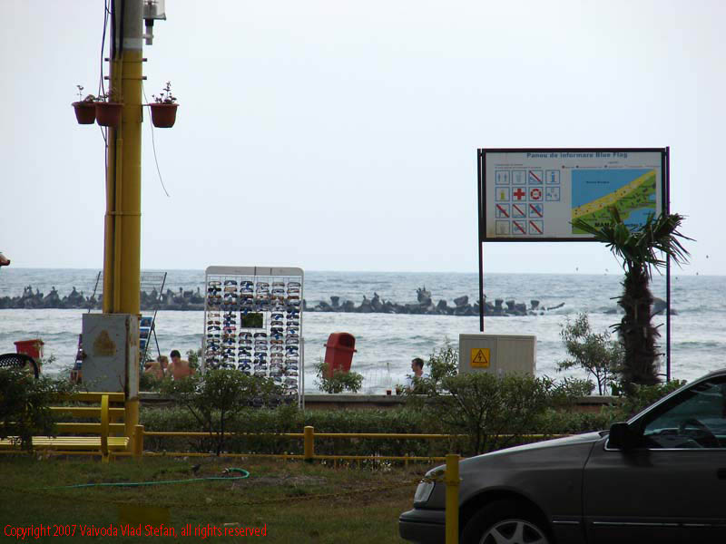 Vaivoda Vlad fotograf in Romania Constanta Marea Neagra Mamaia 2007 parcare asfalt ploaie