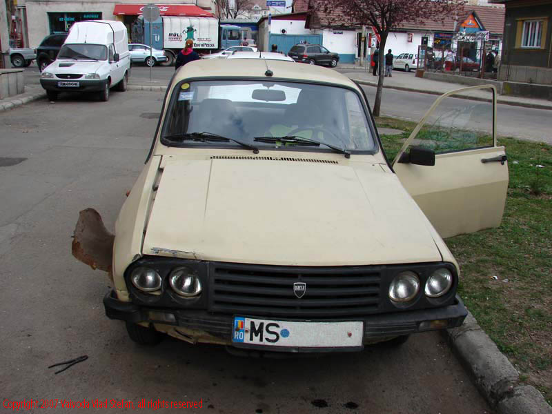 Vaivoda Vlad fotograf in Romania aripa indoita far Accident Dacia 1310 in Bistrita Nasaud 2007