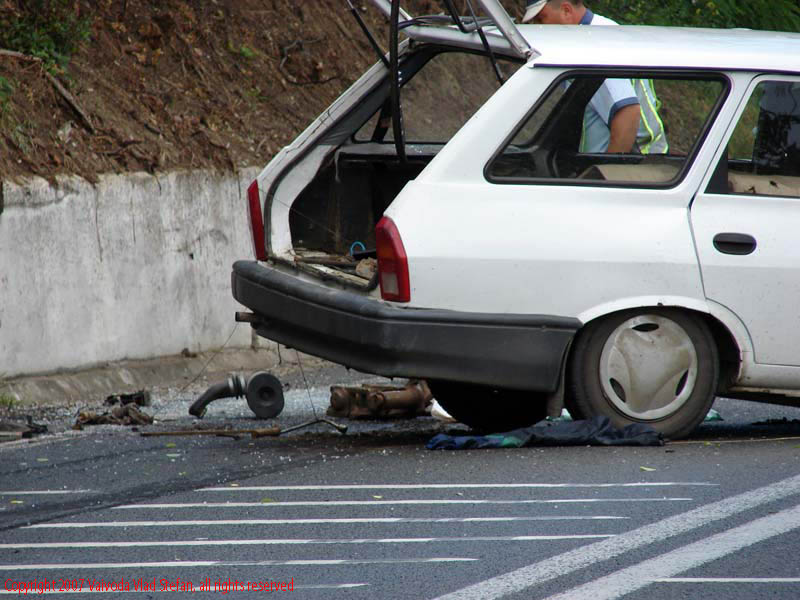 Vaivoda Vlad fotograf in Romania drum european national automobil masina Accident Dacia Break E81 DN7 2007
