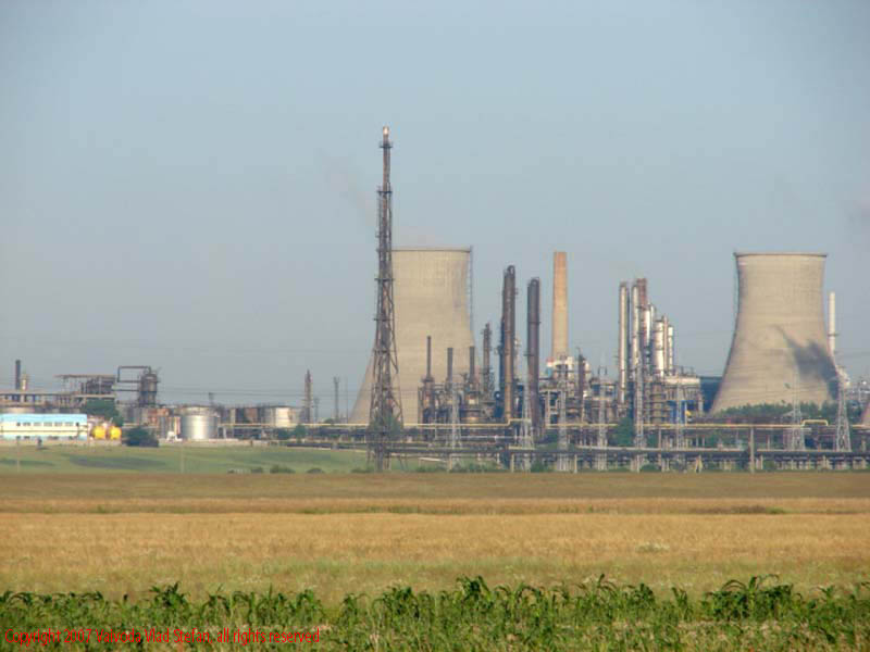 Vaivoda Vlad fotograf in Romania drum european national sosea sosele excursie calatorie calator voiaj masina automobil condus sofat soferie circula circulatie daewoo matiz autostrada autostrazi industrie industrial rafinare rafinarie petrol petrochimic Panorama Arpechim Pitesti de pe A1 poza 1